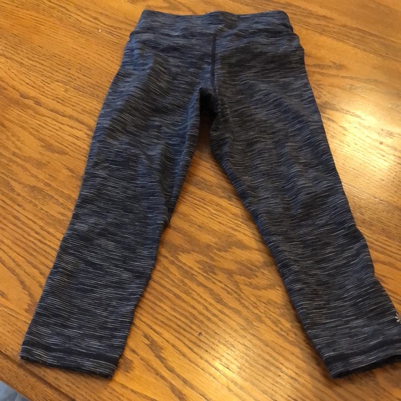 Athleta girl black and grey striped leggings size 6 6x - Picture 3 of 3